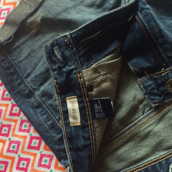 Madewell distressed jean shorts - Picture 3 of 3