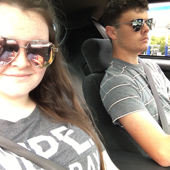 Meet your Posher, Shelby - Picture 3 of 6