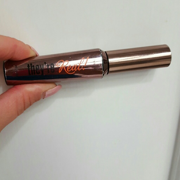 Benefit they're real mascara