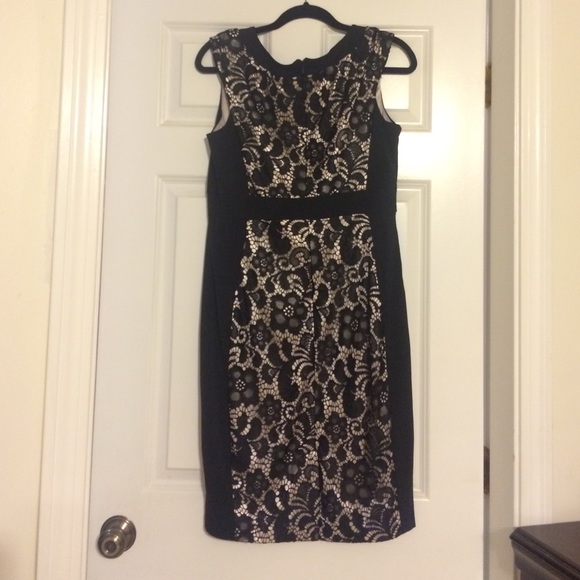 Black & Nude lace dress - Picture 4 of 4