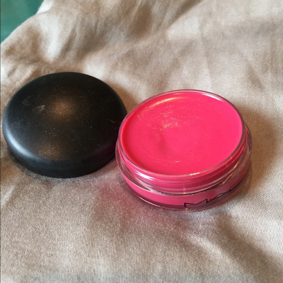 MAC Tinted Lip Conditioner - Fuchsia Fix