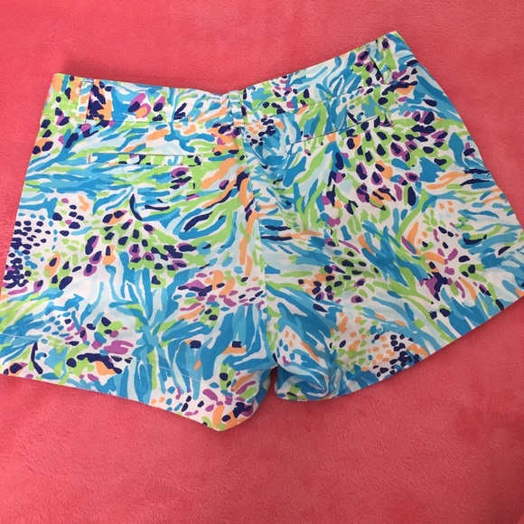 SOLD Lilly Pulitzer Callahan Shorts - Picture 3 of 4