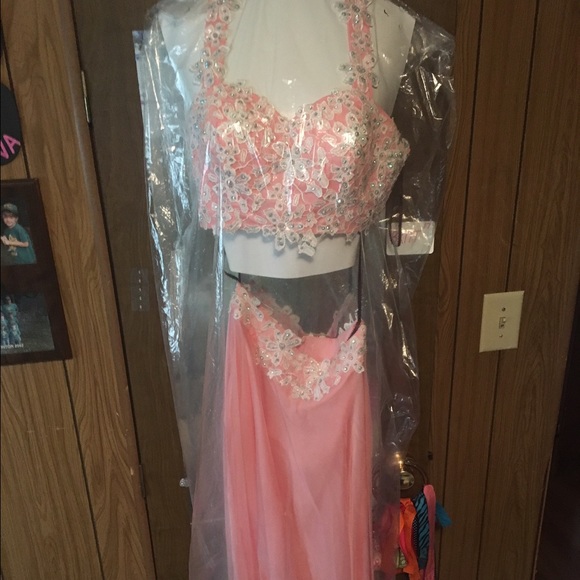 Size 8ish | 2 piece pink prom dress - Picture 3 of 4