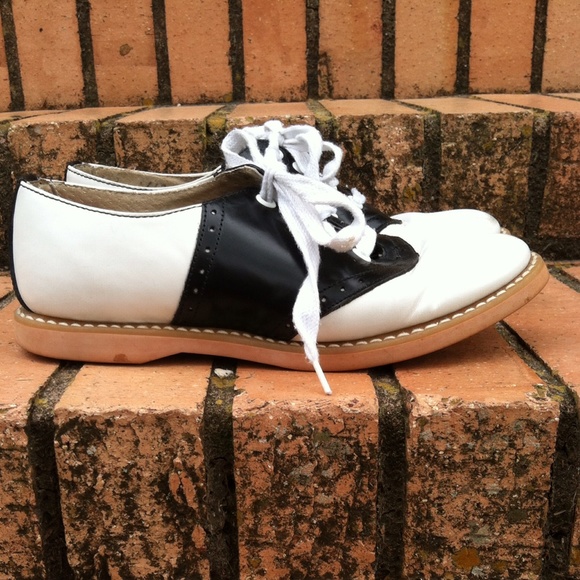 *CLOSET CLOSING SALE* Real Deal Saddle Oxfords