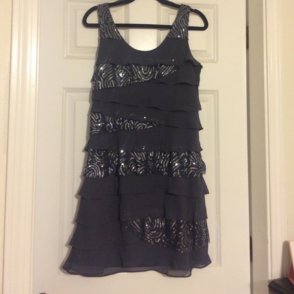 Pewter dress with sequins - Picture 3 of 4