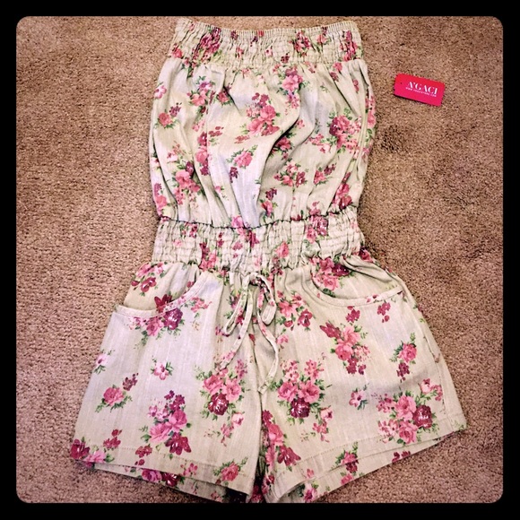 Strapless, floral print romper.