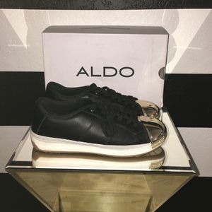 Like New! Aldo gold toe sneakers