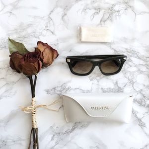 🎯HP🎯Valentino Rockstud Sunglasses