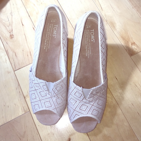 TOMS wedges - never worn!