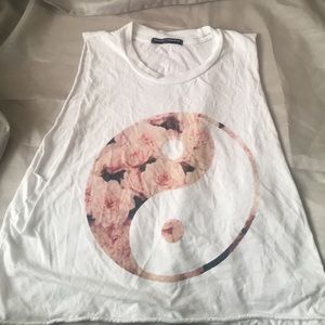 Brandy Melville flower ying yang flower muscle tea