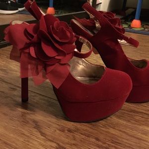 Heels beautiful deep red with rose on side
