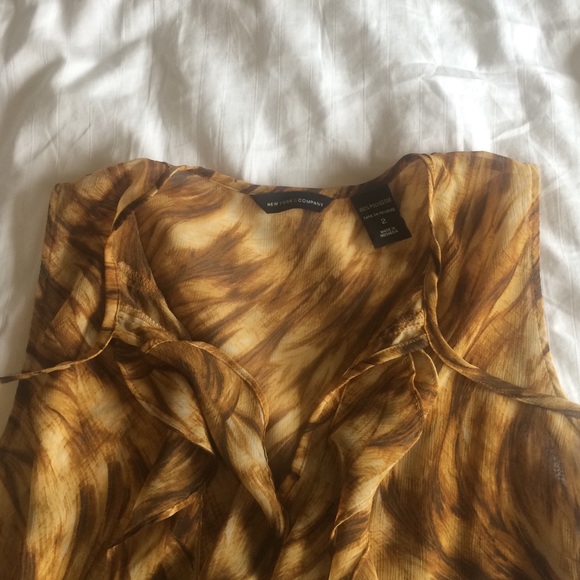 Shear Ruffle Tank - Picture 2 of 3