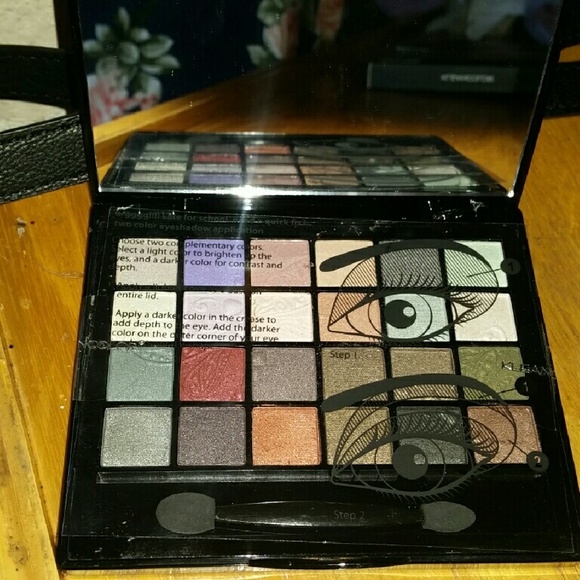 Makeup bundle!π - Picture 3 of 4