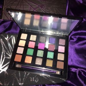 Brand New in Box Urban Decay Vice 4 (SOLD OUT)