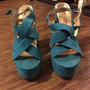 Mossimo summer heels beautiful torquise blue!