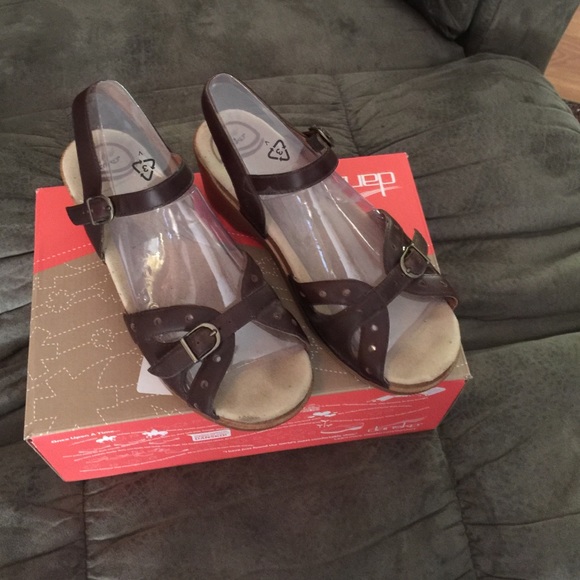 Dansko sandals dark brown Euro size39.No Returns