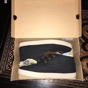 Men's Size 9 Toms