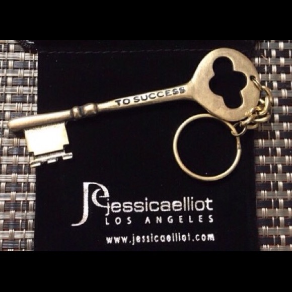 ✨❗️LAST ONE❗️🎁The Key to Success Keychain 🔑✨ - Picture 2 of 2