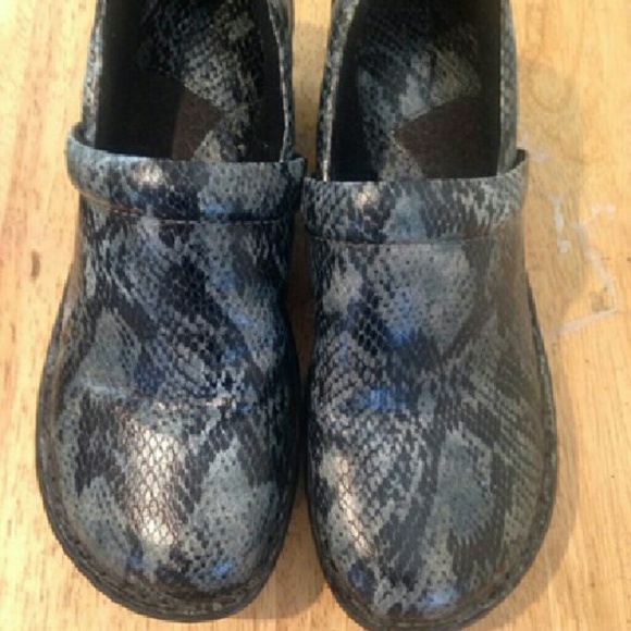 BOC snakeskin nursing shoes