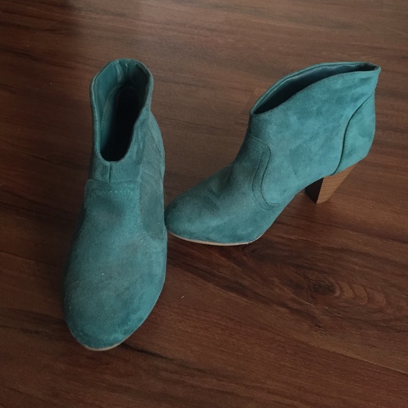 NWOT Teal Blue/Green ankle boots