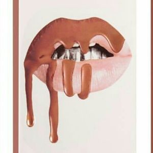*SOLD* Kylie Lip Kit - Dolce K