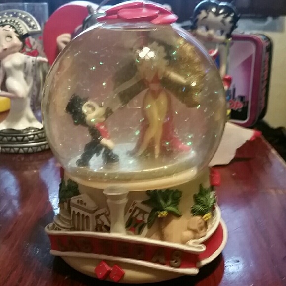 musical snow globe Betty Boop