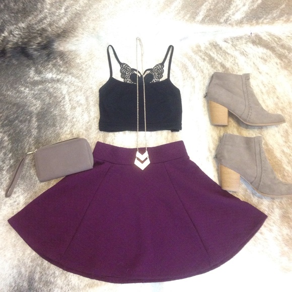 Quilted maroon high waisted flowed skirt