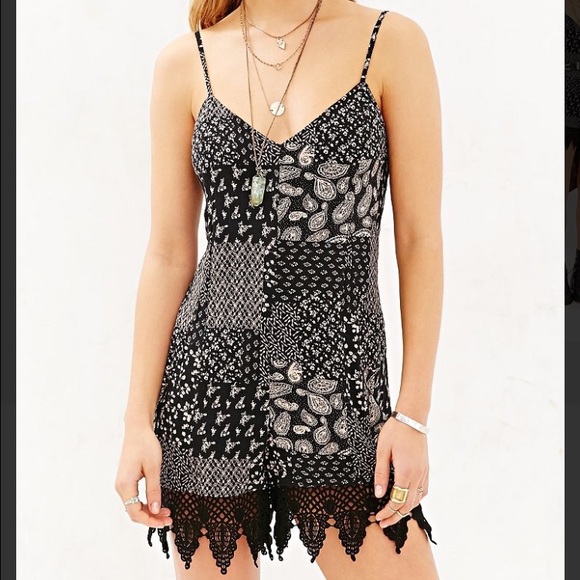 Ecote Gauzy Tie-Back Crochet-Trim Romper