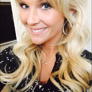 Aimee Lynn at your service!