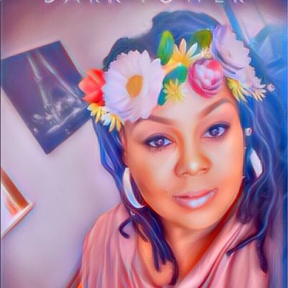 Meet your Posher, Carolyn - Picture 2 of 2