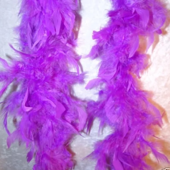 Purple Soft Feather Boa 💋TRADE💋 don't buy - Picture 2 of 3