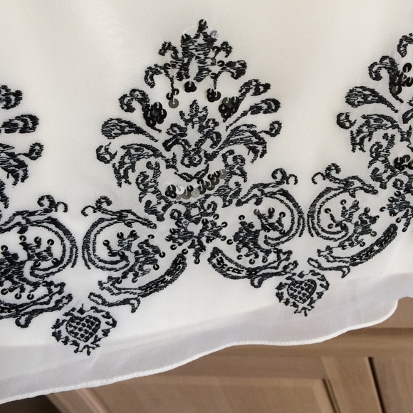 Black and white halter cocktail dress - Picture 3 of 3