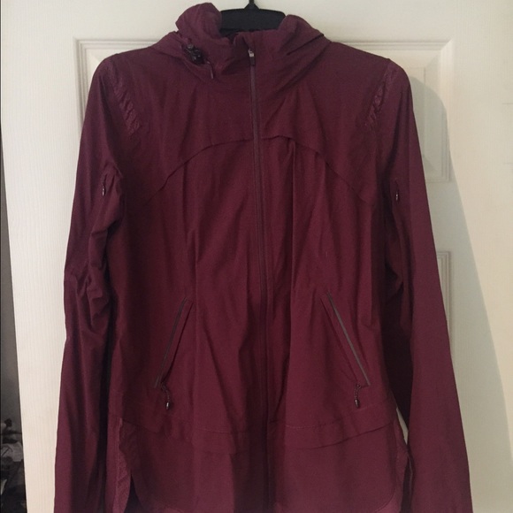 EUC Lululemon Rain Runner jacket