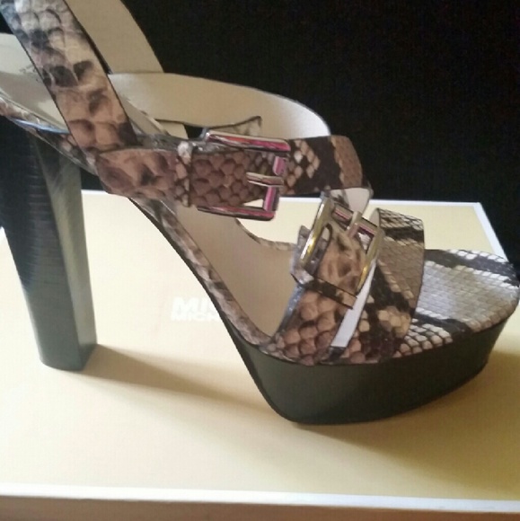 Brand New Authentic Michael Kors "Josephine" - Picture 2 of 4