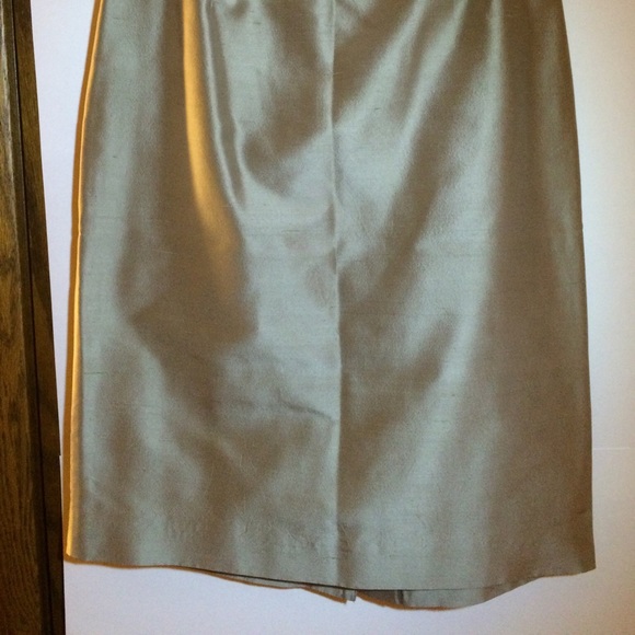 Soft Gold skirt - Picture 2 of 3