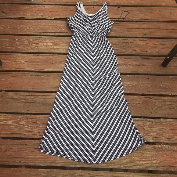 Olive & Oak Chevron Stripe Maxi Dress. Size M