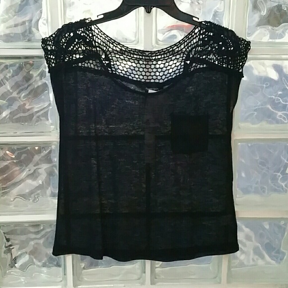 🌺 Black Top With Lace/Crochet Top 🌺