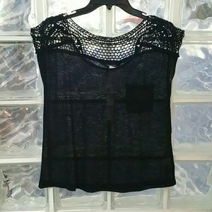 🌺 Black Top With Lace/Crochet Top 🌺