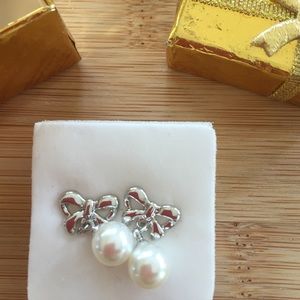 Pearl stud ear rings