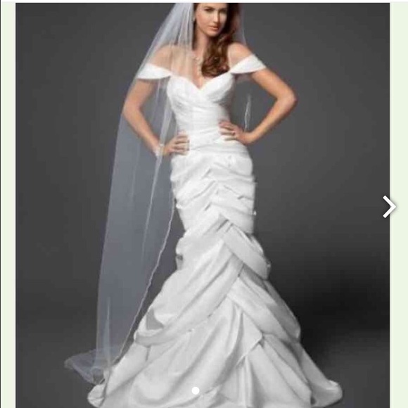 New stunning  Bebe off white dress!!