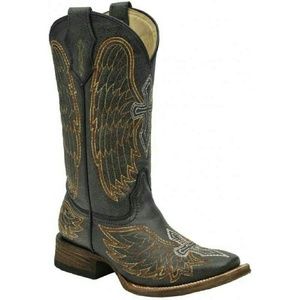 Corral boots