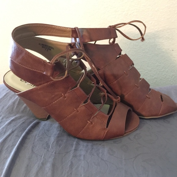 Shoes Tan