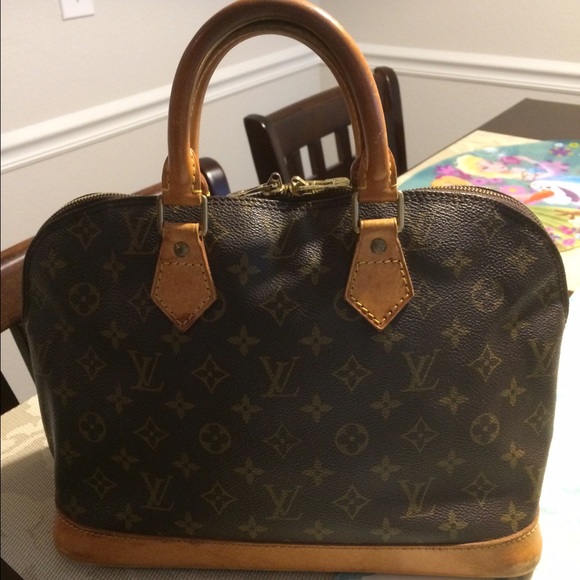 😭 SOLD! LV Alma PM