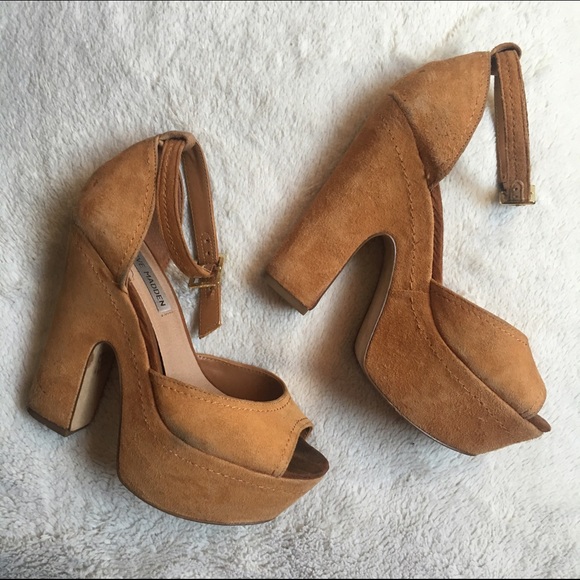 Steve Madden Shoes - Steve Madden tan leather sandal heels