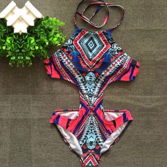 Patterns High Neck Out Halter Bikini - Picture 2 of 2