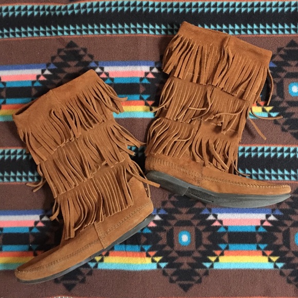 Minnetonka Three Layer Fringe Boots - Picture 1 of 1