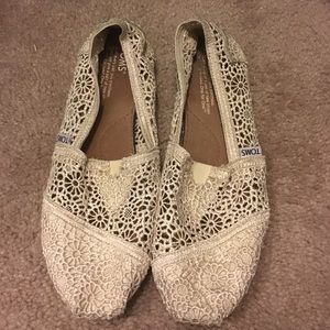Lace toms