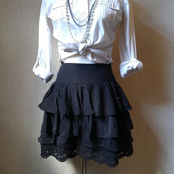 Tt collection Dresses & Skirts - Black silk ruffle skirt with lace look detail- HP!
