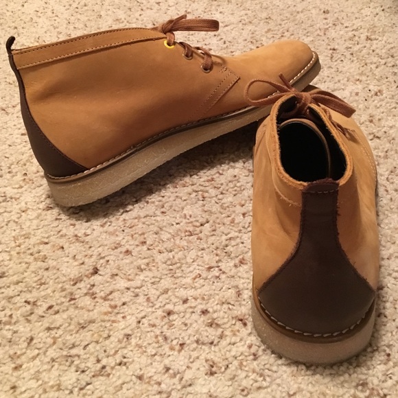Laurence, chukka style size 9 USA tan shoes.