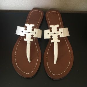 BNWB- Tory Burch Ivory thong sandal
